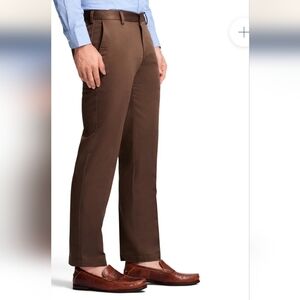 NWT Men’s Izod Fulton Dress Chino brown Size W42 L32